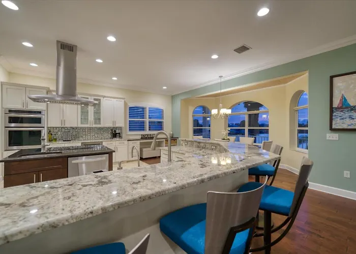 Waterfront Luxury W/ Heated Salt Pool & Golf Cart