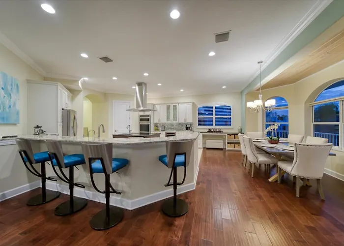 Waterfront Luxury W/ Heated Salt Pool & Golf Cart Clearwater Beach