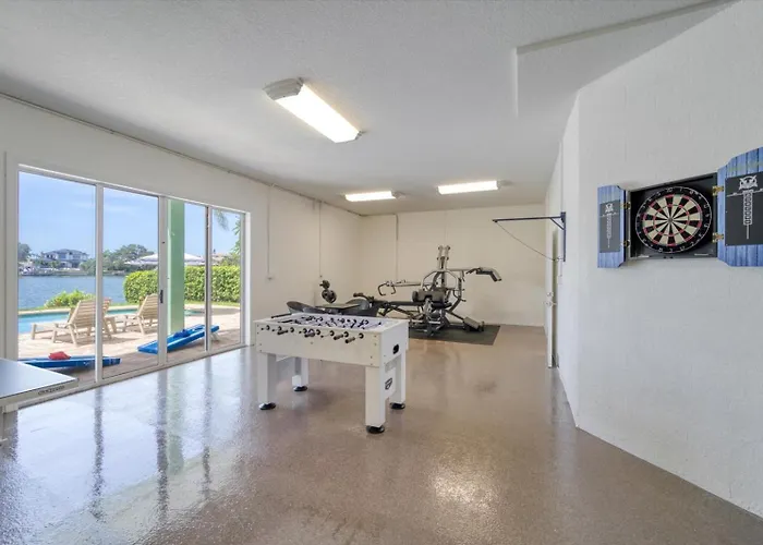 Waterfront Luxury W/ Heated Salt Pool & Golf Cart Holiday home