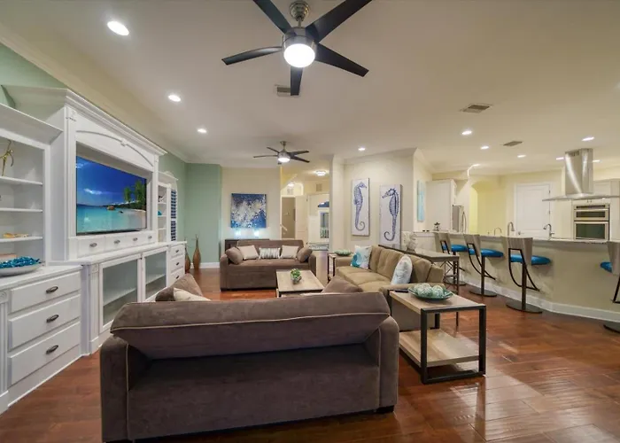 Waterfront Luxury W/ Heated Salt Pool & Golf Cart