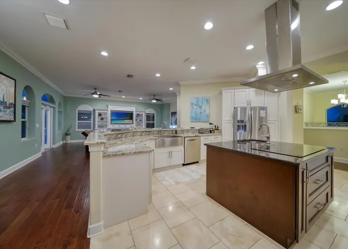 Holiday home Waterfront Luxury W/ Heated Salt Pool & Golf Cart Clearwater Beach