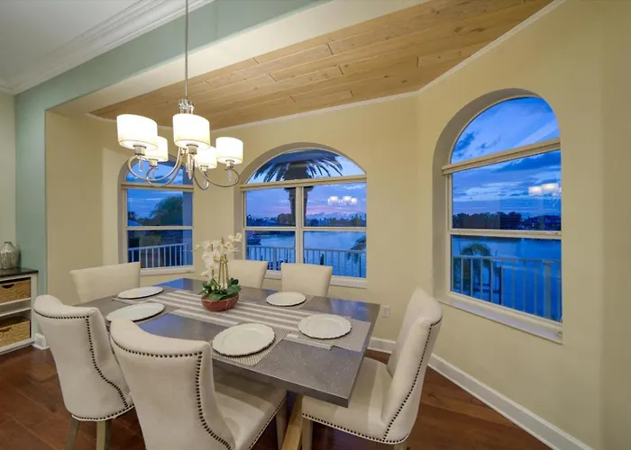 Waterfront Luxury W/ Heated Salt Pool & Golf Cart Holiday home