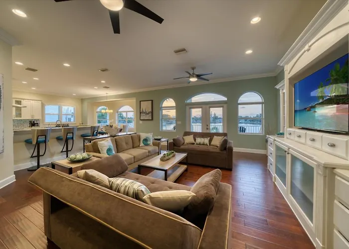Holiday home Waterfront Luxury W/ Heated Salt Pool & Golf Cart Clearwater Beach