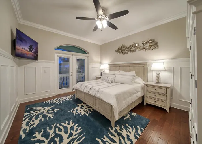 Waterfront Luxury W/ Heated Salt Pool & Golf Cart * Clearwater Beach