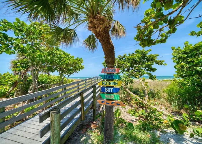Waterfront Luxury W/ Heated Salt Pool & Golf Cart Holiday home Clearwater Beach