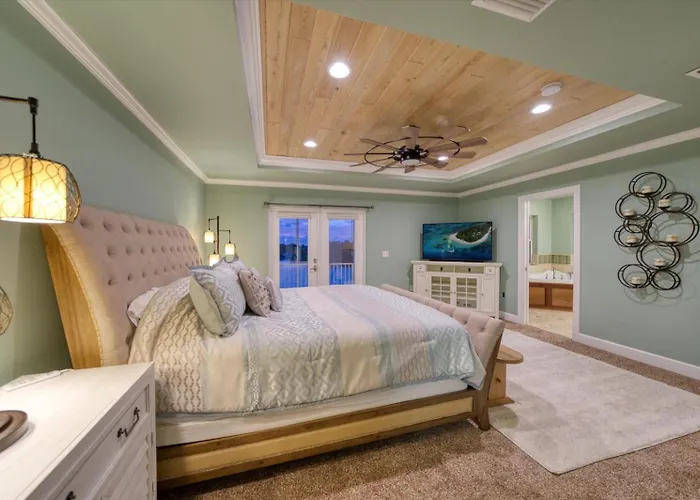 Waterfront Luxury W/ Heated Salt Pool & Golf Cart Clearwater Beach