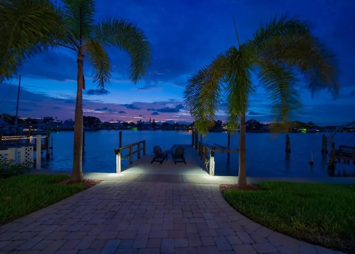 Waterfront Luxury W/ Heated Salt Pool & Golf Cart Holiday home Clearwater Beach