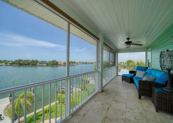 Waterfront Luxury W/ Heated Salt Pool & Golf Cart