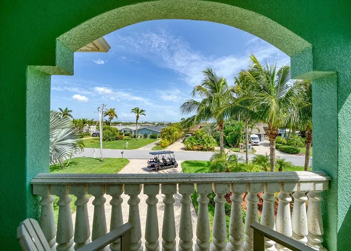 Waterfront Luxury W/ Heated Salt Pool & Golf Cart