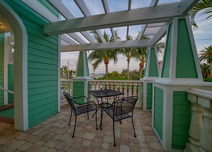 Holiday home Waterfront Luxury W/ Heated Salt Pool & Golf Cart *