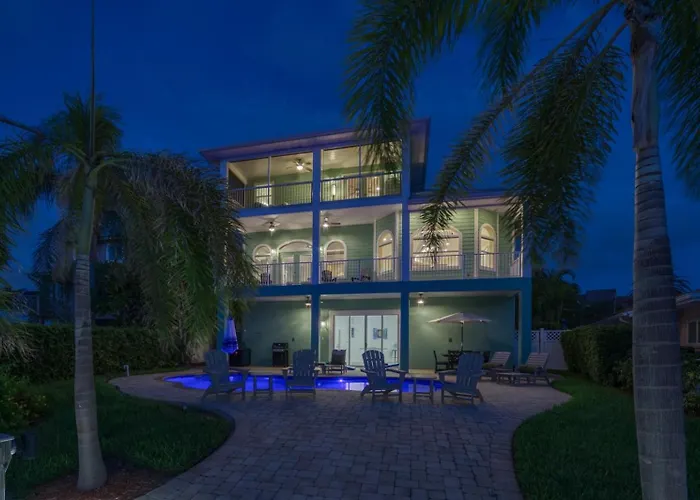 Waterfront Luxury W/ Heated Salt Pool & Golf Cart