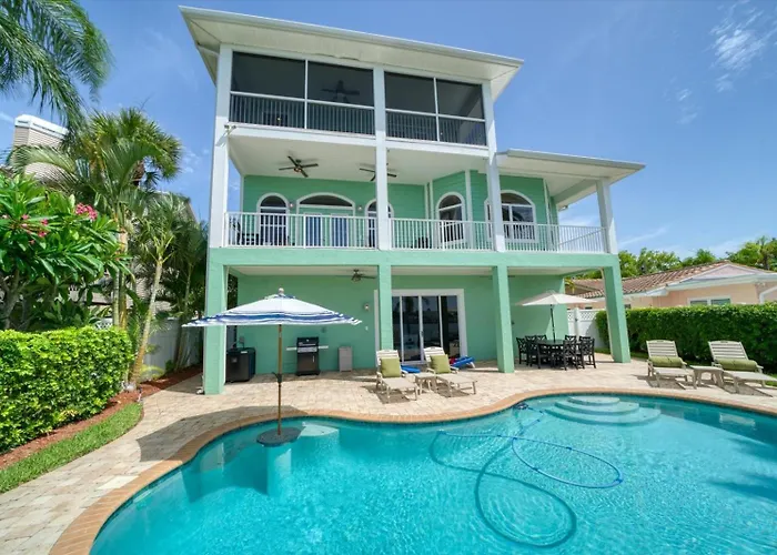 Waterfront Luxury W/ Heated Salt Pool & Golf Cart Holiday home *