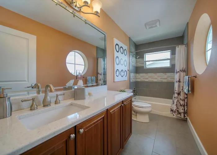 Holiday home Waterfront Luxury W/ Heated Salt Pool & Golf Cart *