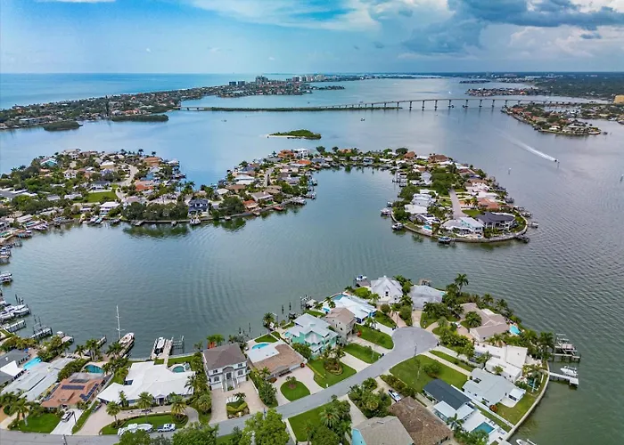 Waterfront Luxury W/ Heated Salt Pool & Golf Cart * Clearwater Beach