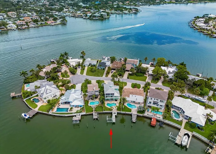 Waterfront Luxury W/ Heated Salt Pool & Golf Cart * Clearwater Beach