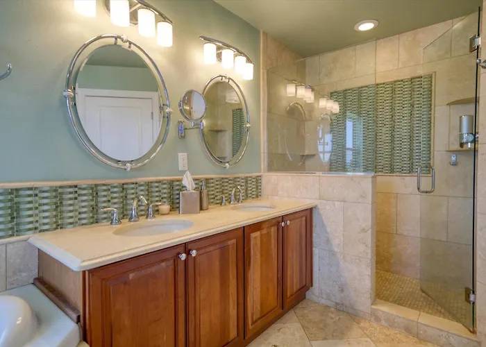 Waterfront Luxury W/ Heated Salt Pool & Golf Cart Holiday home Clearwater Beach