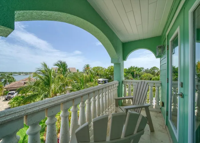 Waterfront Luxury W/ Heated Salt Pool & Golf Cart *